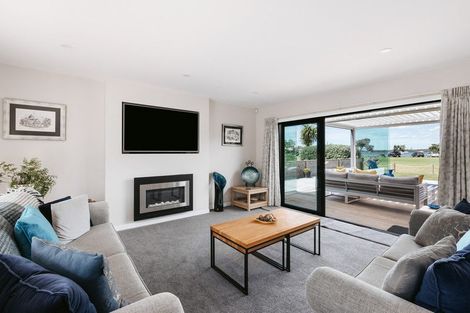 Photo of property in 26 Harbour View Road, Omokoroa, 3114