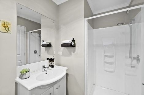 Photo of property in 60 Seamount Drive, Red Beach, 0932