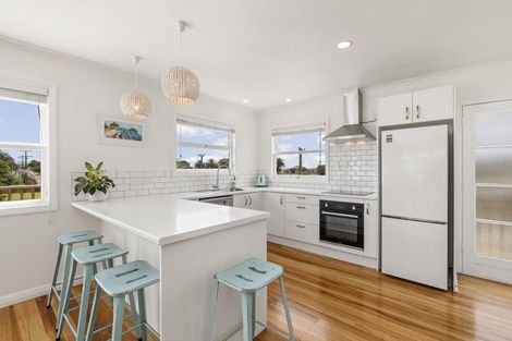 Photo of property in 10 Tahuna Avenue, Raglan, 3225