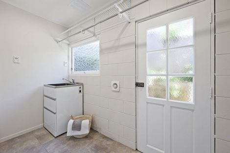 Photo of property in 11 Micawber Place, Mellons Bay, Auckland, 2014