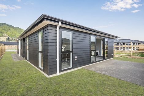 Photo of property in 10 Paioke Street, Waikanae, 5036