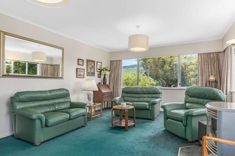 Photo of property in 4 Ranui Terrace, Tawa, Wellington, 5028