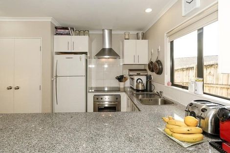 Photo of property in 10a Rena Place, West Harbour, Auckland, 0618
