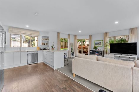 Photo of property in 8a Aplin Place, Birkdale, Auckland, 0626