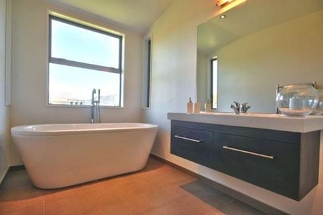 Photo of property in 7 Valley Crescent, Wanaka, 9305