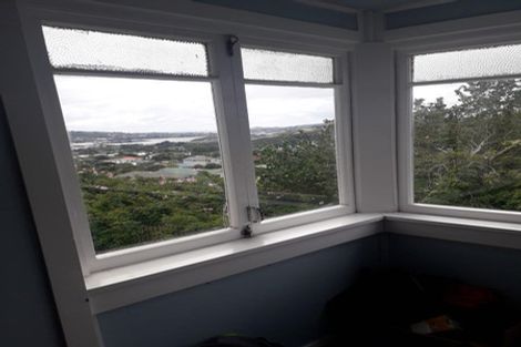 Photo of property in 11 Lancewood Grove, Ranui, Porirua, 5024