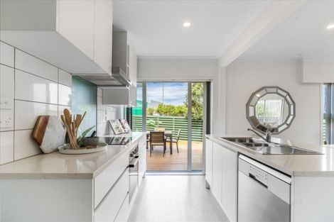 Photo of property in 1/344 Lake Road, Hauraki, Auckland, 0622