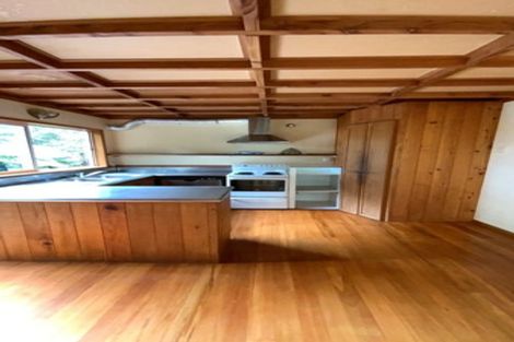 Photo of property in 62 Mountain Road, Henderson Valley, Auckland, 0612