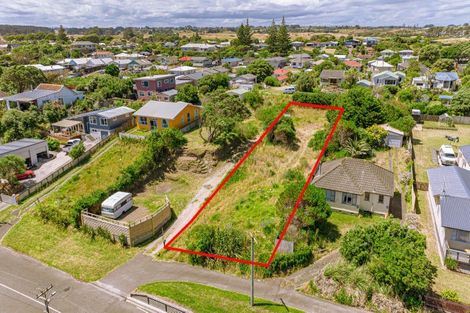 Photo of property in 60 Karaka Street, Castlecliff, Wanganui, 4501