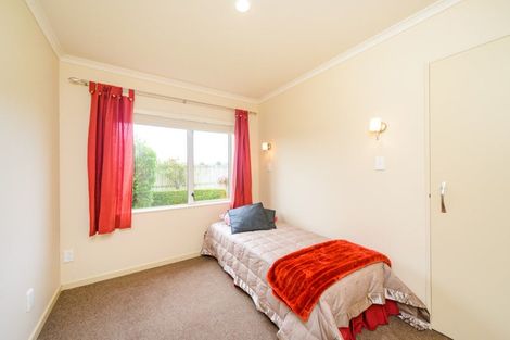 Photo of property in 1 Silkwood Place, Fitzherbert, Palmerston North, 4410