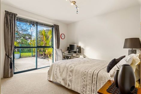 Photo of property in 14 Monkton Close, Greenhithe, Auckland, 0632