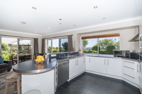 Photo of property in 87 Ruapehu Drive, Fitzherbert, Palmerston North, 4410