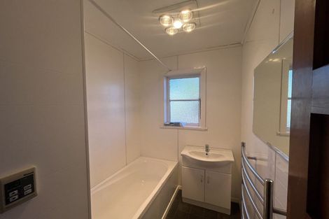 Photo of property in 6 Newall Avenue, Bryndwr, Christchurch, 8052