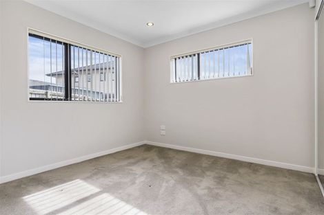 Photo of property in 6 Kirikiri Drive, Papakura, 2110