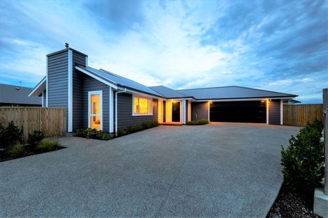 Photo of property in 19 Silicon Way, Fitzherbert, Palmerston North, 4410
