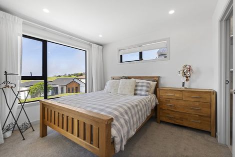 Photo of property in 62 Matangi View Drive, Orewa, 0931