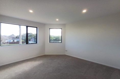 Photo of property in 1/2 Maxwelton Drive, Mairangi Bay, Auckland, 0630