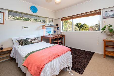 Photo of property in 17 Liston Crescent, Cockle Bay, Auckland, 2014