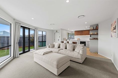 Photo of property in 2 Anglesea Avenue, Parklands, Christchurch, 8083