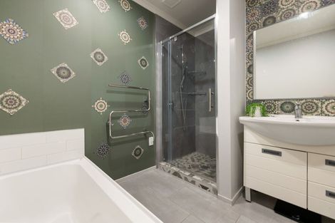 Photo of property in 42 Queens Park Crescent, Frankton, Hamilton, 3204