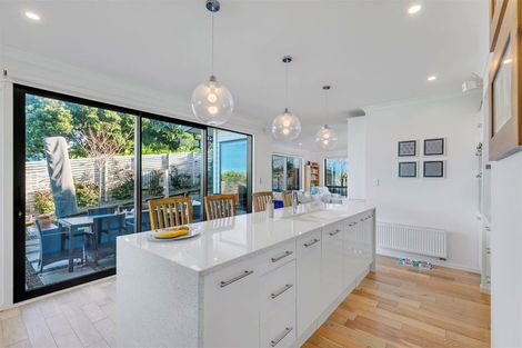 Photo of property in 8 The Track, Plimmerton, Porirua, 5026