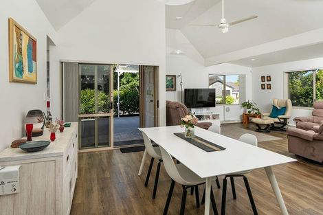 Photo of property in 1/34 Waipuia Place, Greenhithe, Auckland, 0632