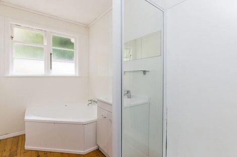 Photo of property in 165a Newlands Road, Newlands, Wellington, 6037