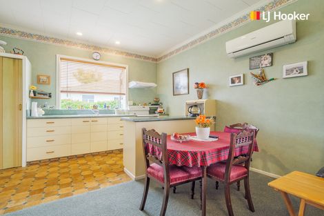 Photo of property in 4 West Avenue, Saint Clair, Dunedin, 9012