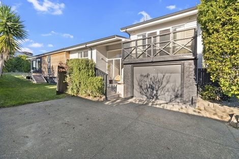 Photo of property in 15 Blakeborough Drive, Forrest Hill, Auckland, 0620