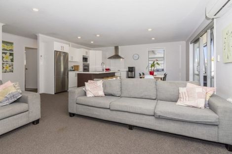 Photo of property in 6 Waipokapu Place, Opaheke, Papakura, 2113