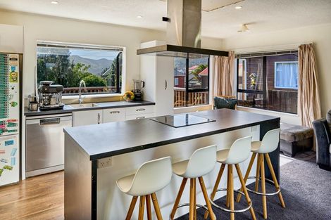 Photo of property in 301 Maungaraki Road, Maungaraki, Lower Hutt, 5010