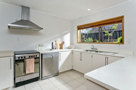Photo of property in 1/9 Elderwood Lane, Belmont, Auckland, 0622