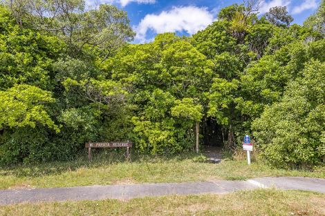 Photo of property in 6 Tawa Street, Waikanae, 5036