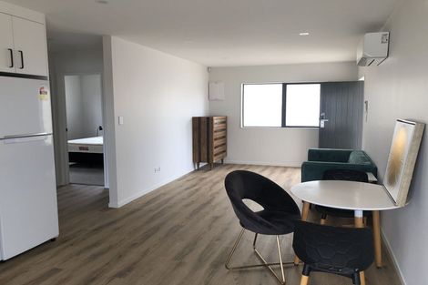 Photo of property in 8 Keating Rise, Northcross, Auckland, 0632