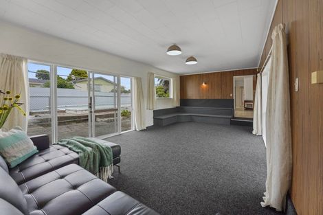 Photo of property in 21 Hall Grove, Ebdentown, Upper Hutt, 5018