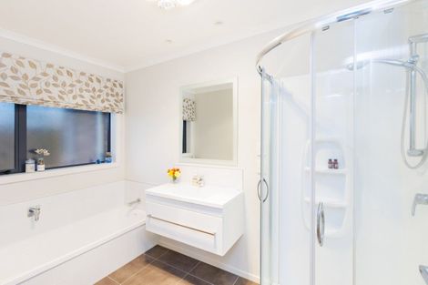 Photo of property in 14 Lorenzo Place, Kelvin Grove, Palmerston North, 4414