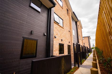 Photo of property in 2/7 Matipo Road, Te Atatu Peninsula, Auckland, 0610