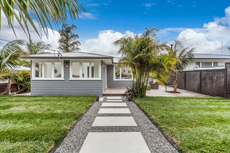 Photo of property in 13 Amberley Avenue, Te Atatu South, Auckland, 0610