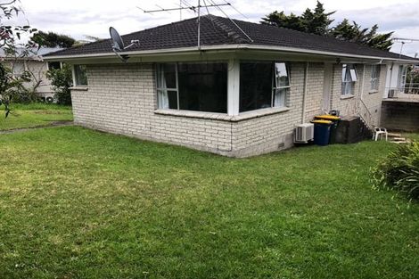 Photo of property in 2/95 Archers Road, Hillcrest, Auckland, 0629