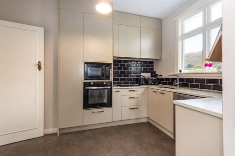 Photo of property in 31 Flavell Street, Heathcote Valley, Christchurch, 8022