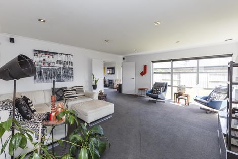 Photo of property in 31 Pegasus Place, Kelvin Grove, Palmerston North, 4414