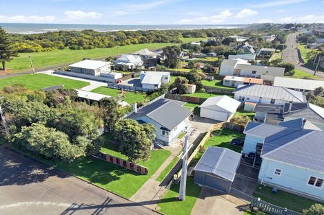 Photo of property in 1 Karewa Street, Castlecliff, Whanganui, 4501