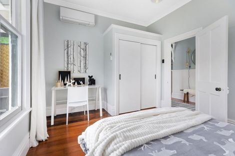 Photo of property in 12 Eden Street, Island Bay, Wellington, 6023