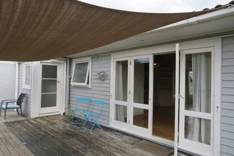 Photo of property in 10 Ferry Parade, Herald Island, Auckland, 0618