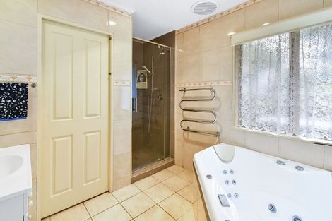 Photo of property in 1 Astelia Place, Goodwood Heights, Auckland, 2105