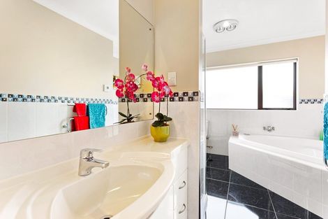 Photo of property in 12b Waikura Drive, Te Atatu Peninsula, Auckland, 0610