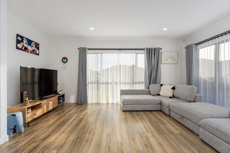 Photo of property in 33 Johns Creek Crescent, Silverdale, 0932