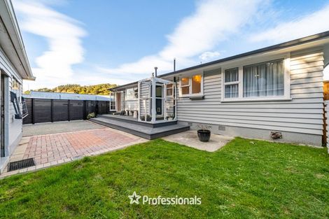 Photo of property in 14 Pinehaven Road, Pinehaven, Upper Hutt, 5019