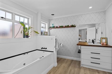 Photo of property in 19 Stanley Road, Stratford, 4394