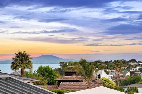 Photo of property in 2/331 Beach Road, Campbells Bay, Auckland, 0630